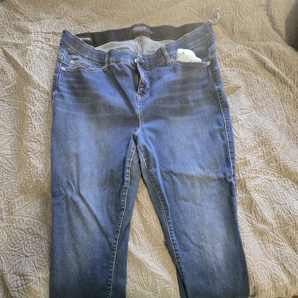 Torrid bombshell skinny